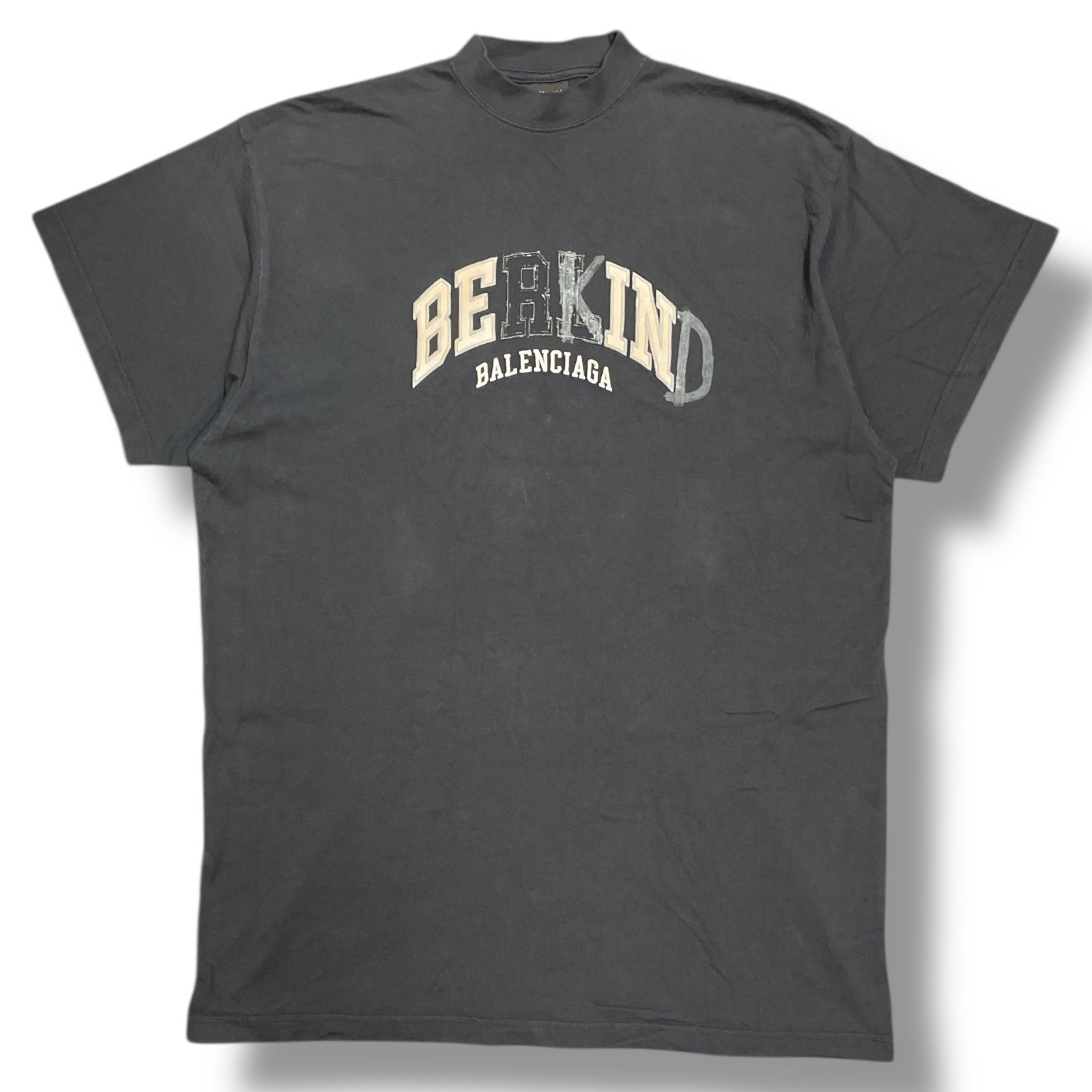 バレンシアガ 23AW 739028 TPVD5 BE KINDプリントダメージ加工Tシャツ