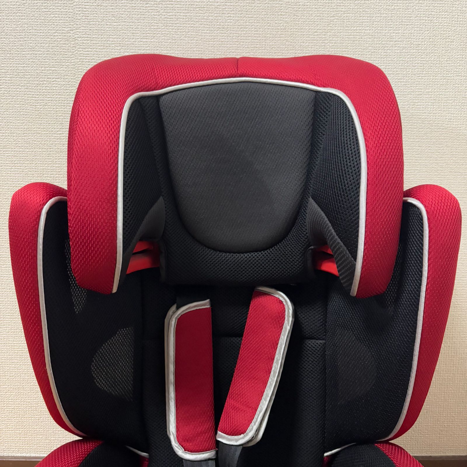 【極美品】アップリカ　チャイルドジュニアシート　エアグルーヴ　AGレッド　赤　黒 エアグルーヴ ＜2014モデル＞ | ベビーカー・チャイルドシートの