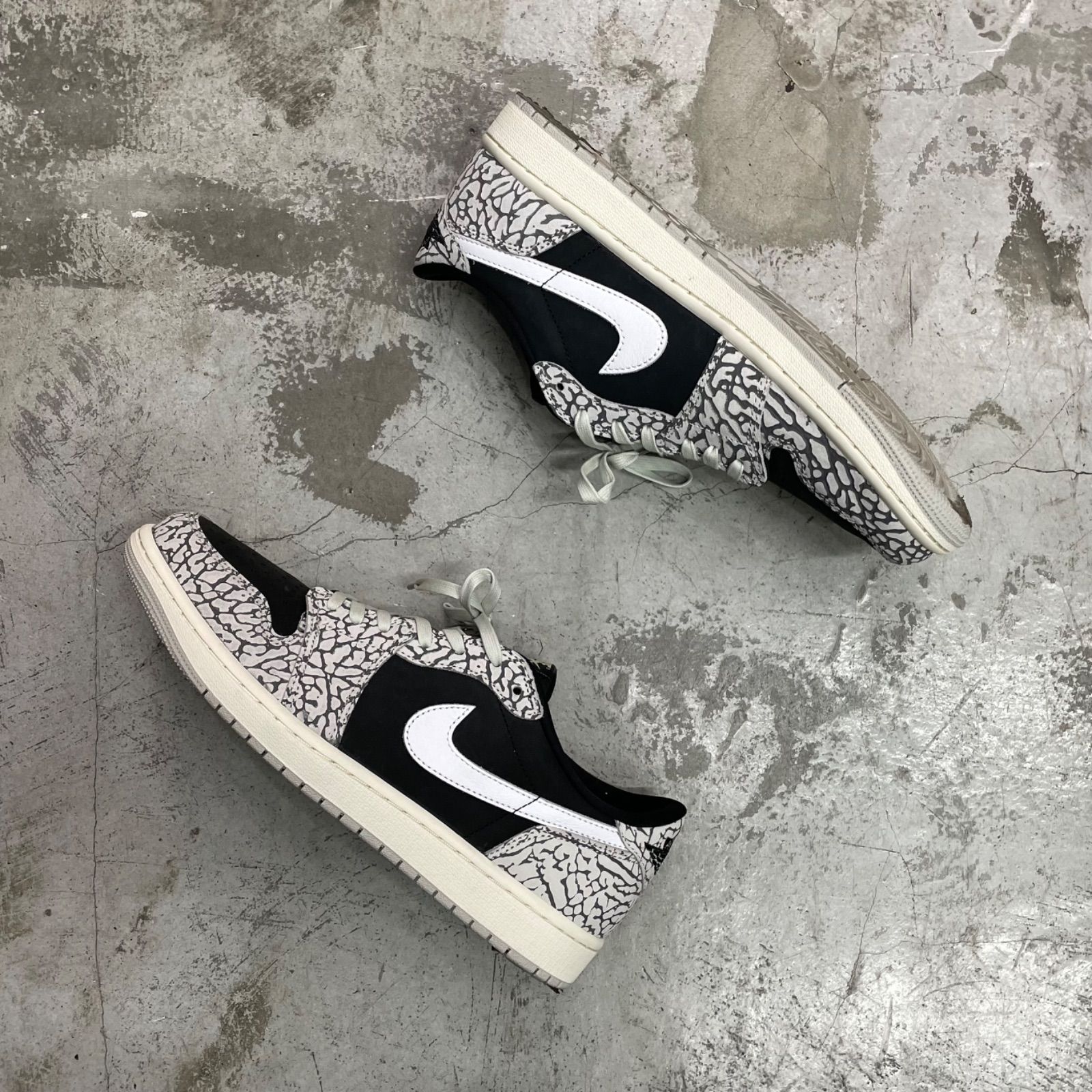 国内正規 NIKE Air Jordan 1 Retro Low OG Black Cement
