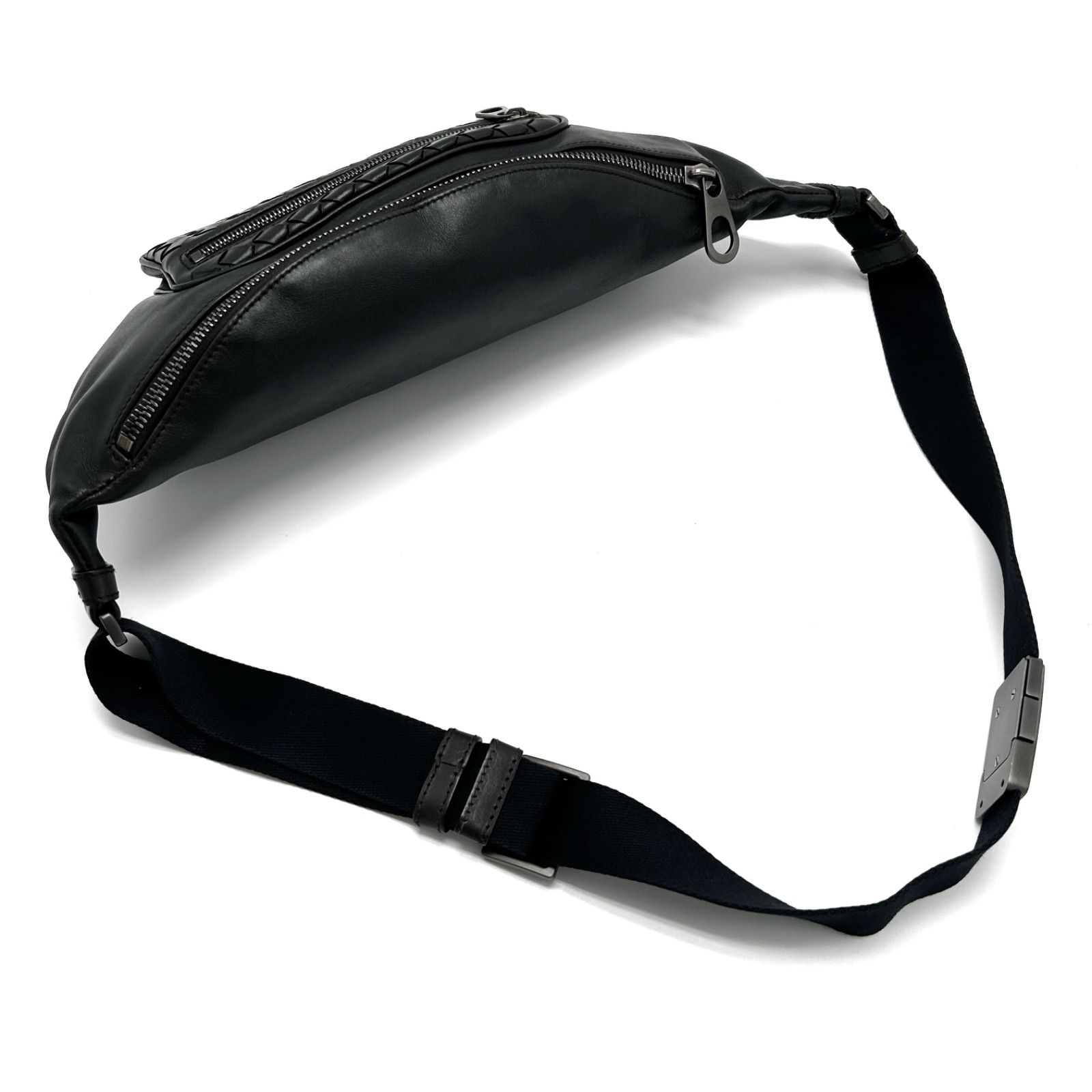 ✨極美品✨ボッテガヴェネタ メッセンジャーバッグ イントレチャート 黒 美品 BOTTEGA VENETA ボッテガヴェネタ メッセンジャーバッグ