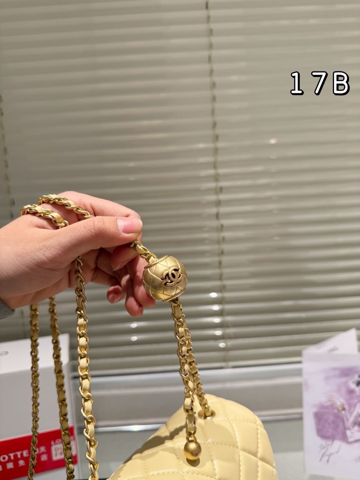 今日 Chanel ゴールドボール クォード ミニバッグ 小羊皮