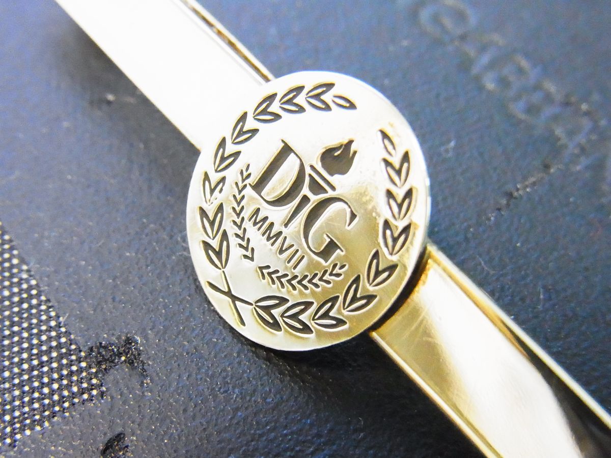 【未使用に近い】DOLCE&GABBANA ネクタイピン　ゴールド　限定品 未使用に近い】DOLCE&GABBANA ネクタイピン ゴールド 限定品