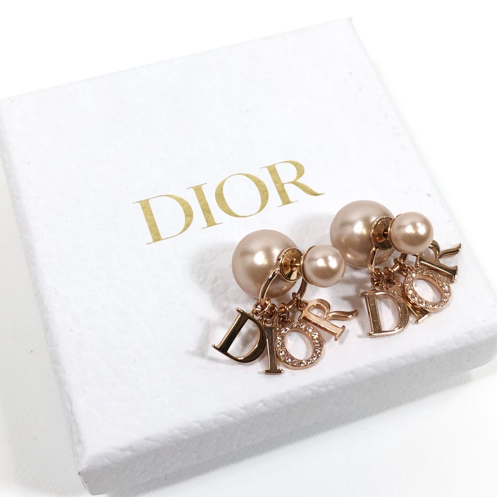 ▽【美品】DIOR トライバル ピアス レジンパール ピンク系 ゴールド チャーム付き ラインストーン ロゴ Tribales ディオール  箱/布袋付き - メルカリ