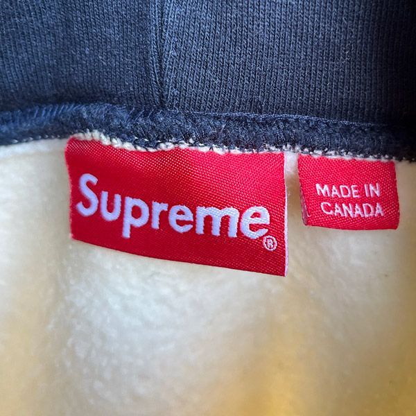 【カナダ製】Supreme 15AW ロゴ　パーカー　アイボリーｘネイビー　L