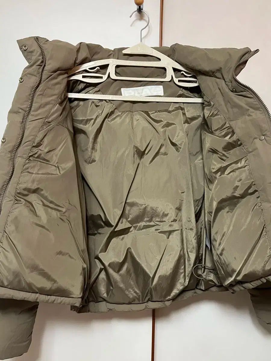 アウター ブラウン