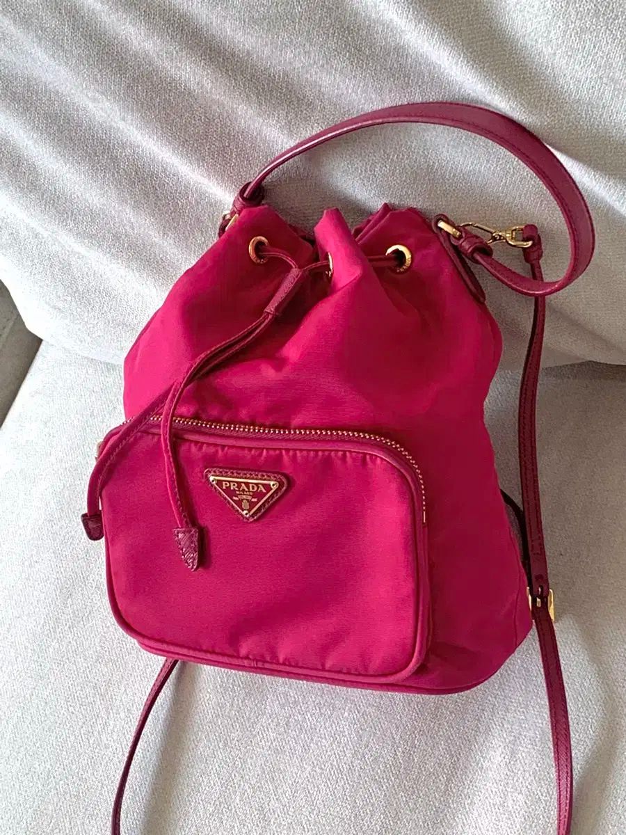 PRADA(プラダ) ポコノ バケットバッグ ピンク (正規品) PRADA PRADA(プラダ) ポコノ バケットバッグ ピンク (正規品) PRADA