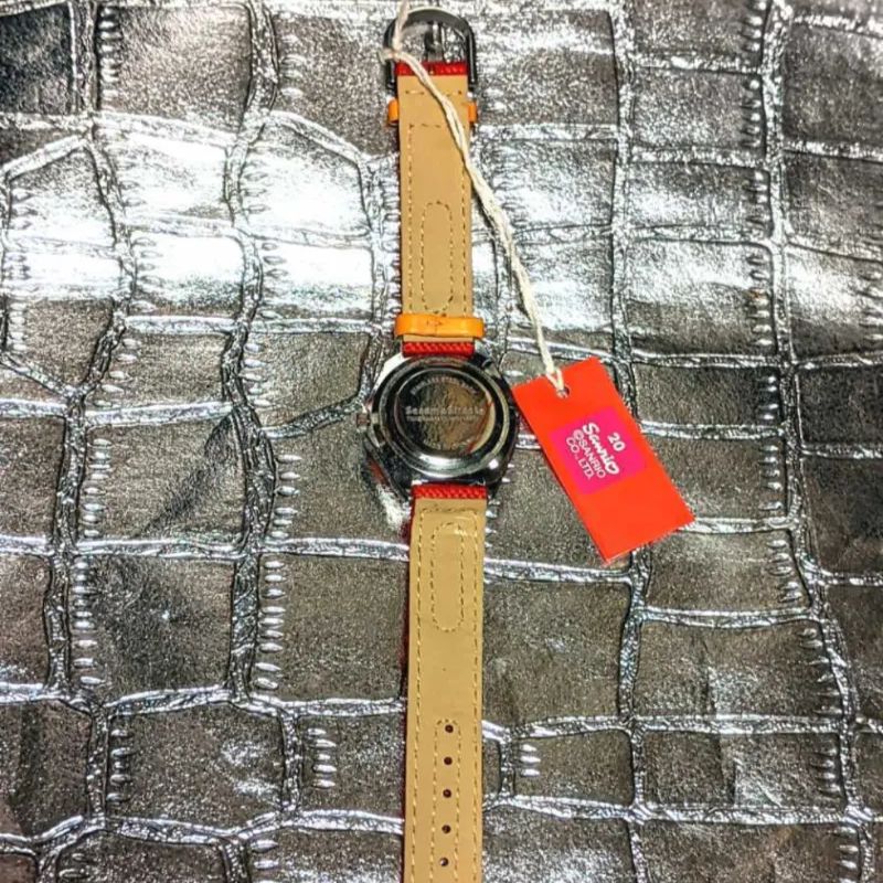 新品 エルモ 腕時計 セサミストリート 赤 レッド - メルカリ