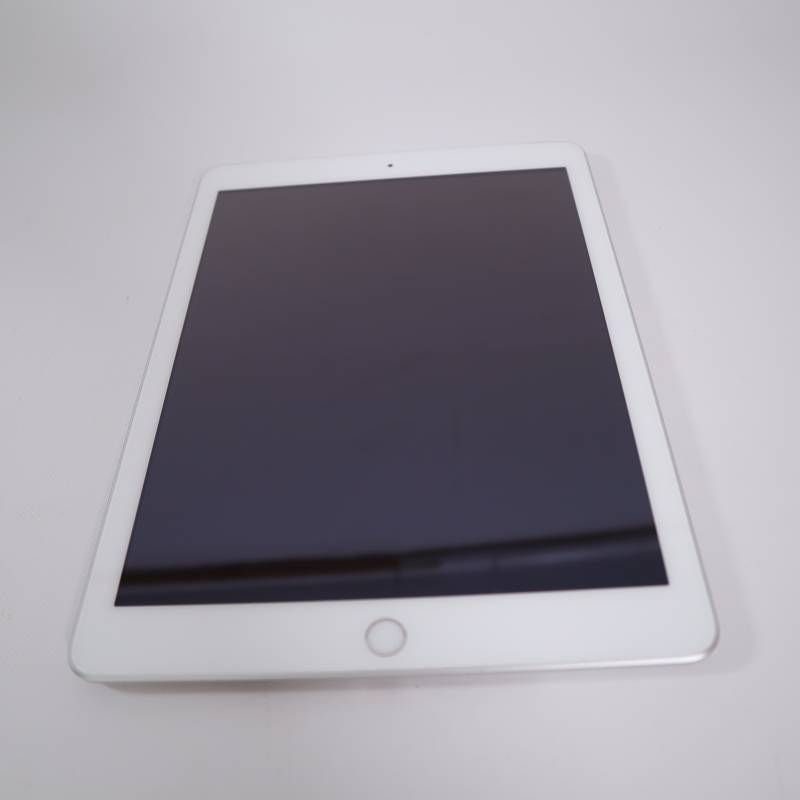 動作品】Apple iPad 第5世代 32GB A1823 シルバー Wi-Fi+