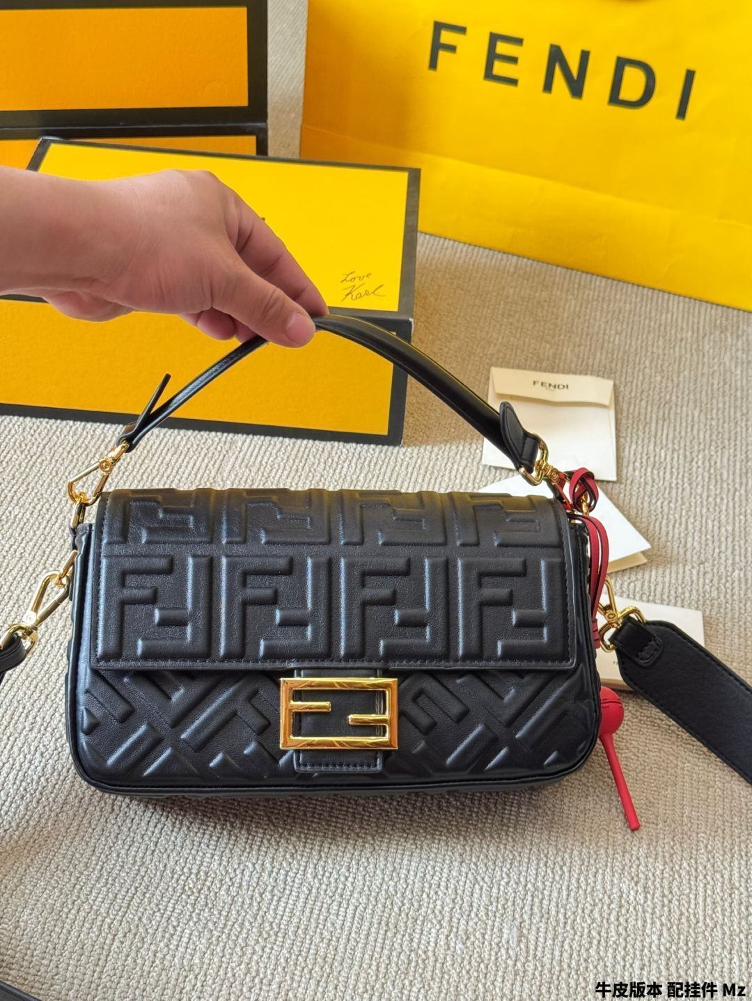 FENDI チャーム マンマバケットモチーフ ゴールド　付属品なし org.jpg