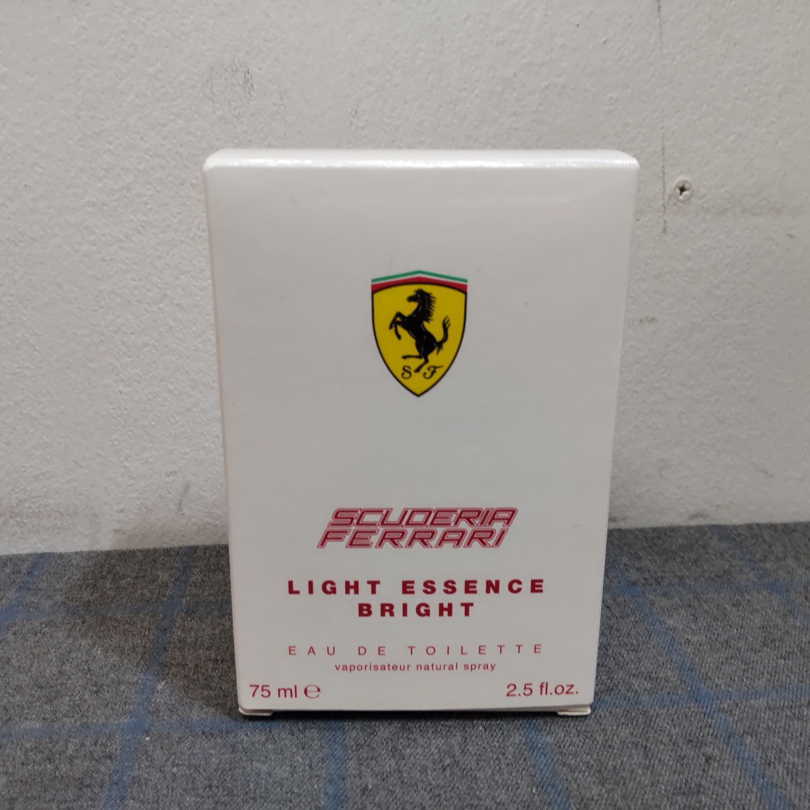 箱有り SCUDERIA FERRARI フェラーリ ライトエッセンスブライト