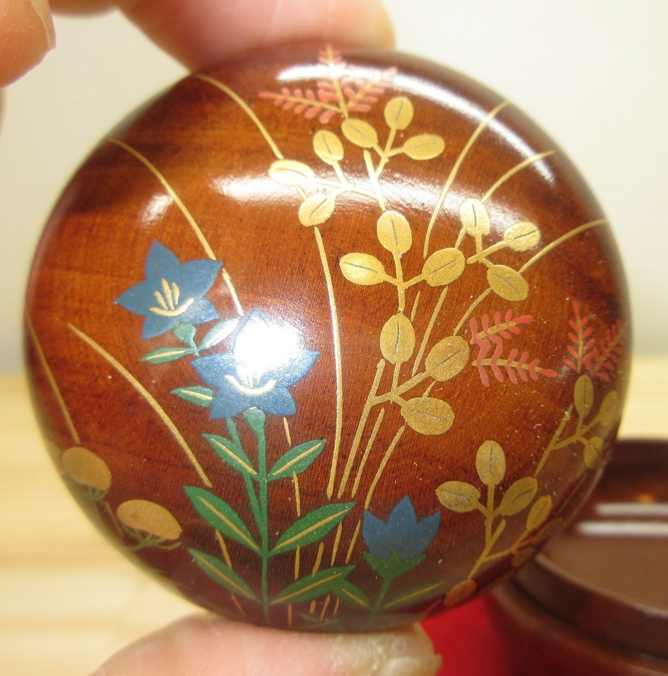 送料込【逢絢亭】茶道具 その他 折敷 菊蒔絵 朱塗 木製 ５枚セット 木箱入り 送料込【逢絢亭】茶道具 その他 折敷 菊蒔絵 朱塗 木製 5枚セット