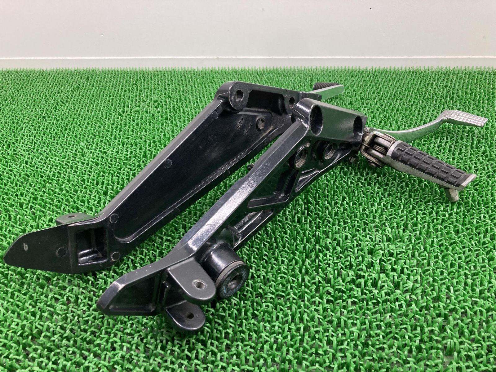 ZRX400 ステッププレート 左右 1677/1678 カワサキ 純正 中古 バイク 