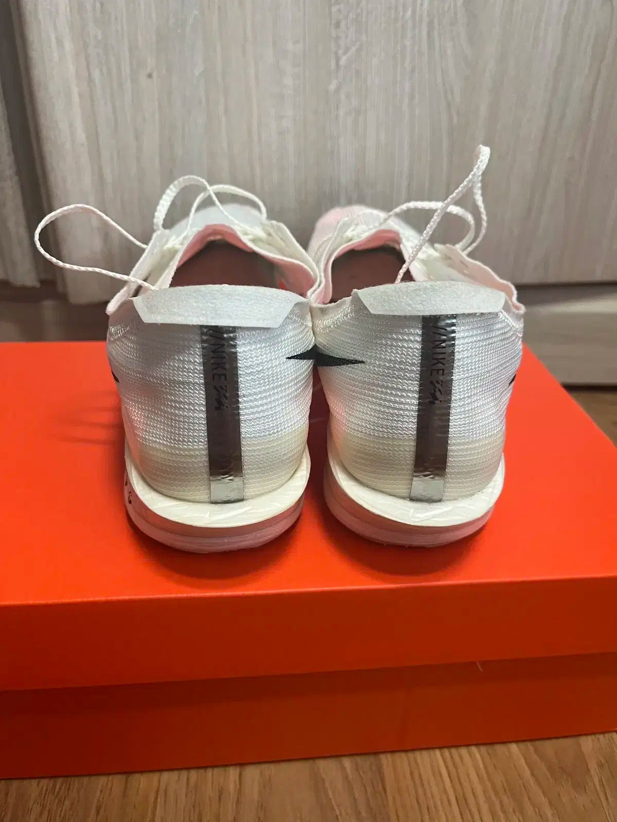 NIKE