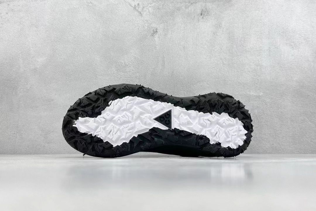 コムデギャルソン NIKE ACG Mountain Fly black