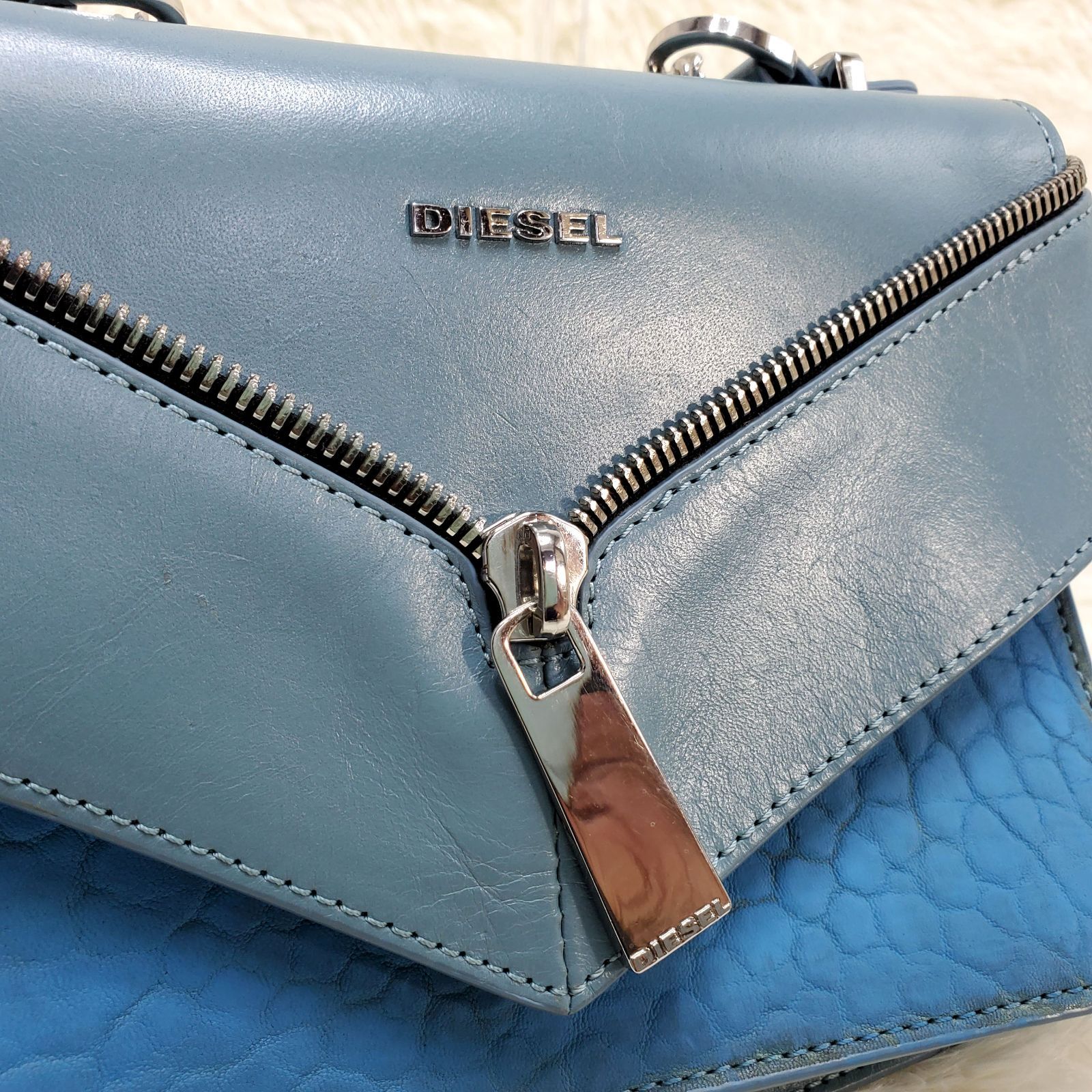 P　DIESELのショルダーバッグ DIESEL ディーゼル チェーンショルダーバッグ ジッパー ブルー