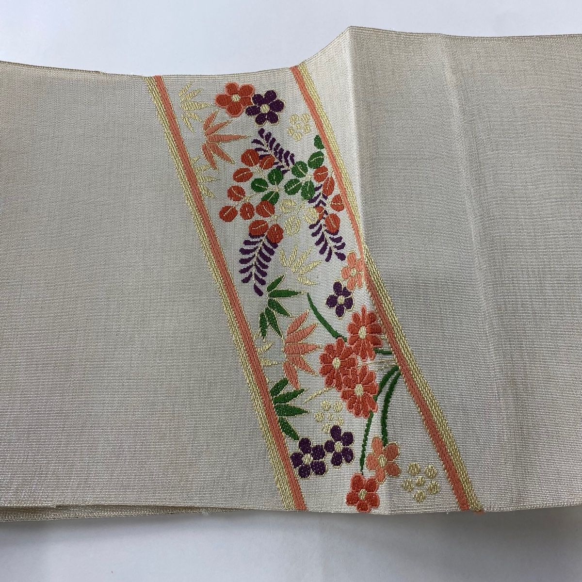 未使用品 名古屋帯 松葉仕立て絽綴れ 生成り 総刺繍 草花 長さ3ｍ61㎝ 正絹 名古屋帯 秀品 八寸名古屋帯 松葉仕立て 鶴 草花 金銀糸 刺繍