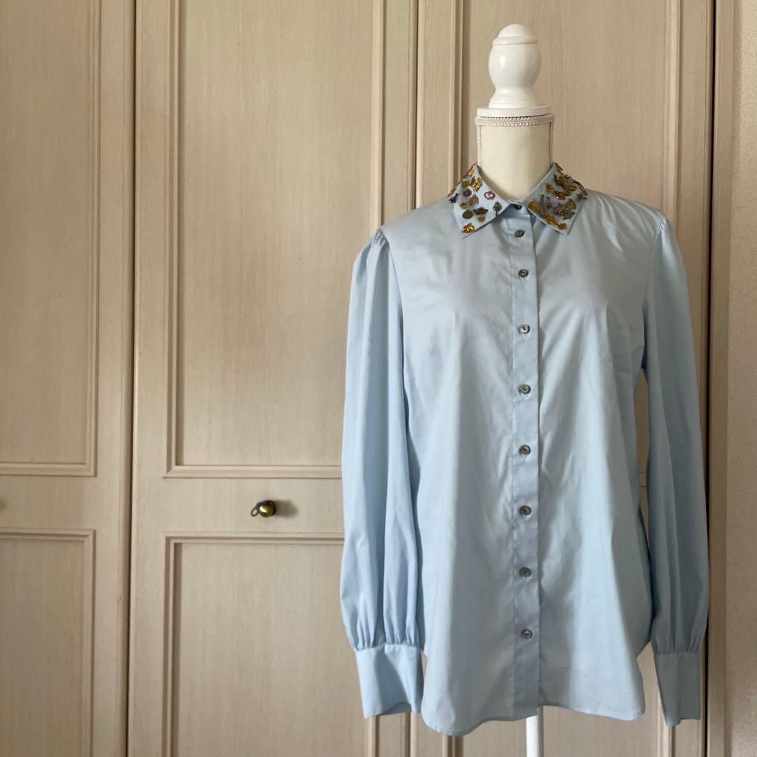 cinq a sept 5a7 サンクアセプト サンクアサプト ビジュー ブラウス シャツ お呼ばれ デート オフィスカジュアル 食事会 可愛い 上品 インポート ブルー 青 長袖