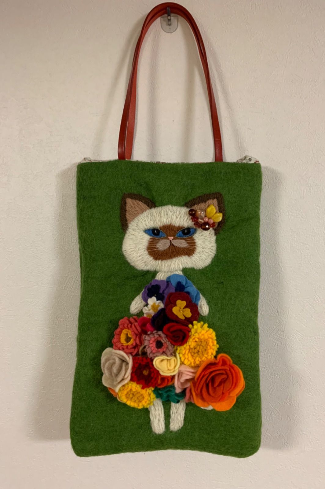 ねこさんとお花いっぱいのお庭 羊毛フェルト生地の2wayバッグ-