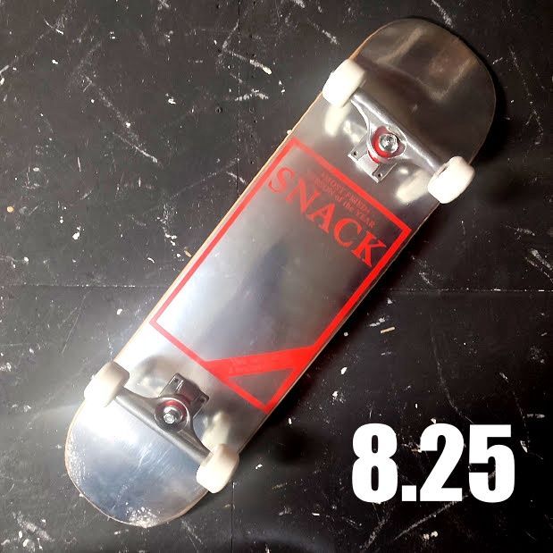Snack 8.25 スケボー　コンプリート　デッキ Snack 8.25 スケボー コンプリート デッキ （【8.25】Snack