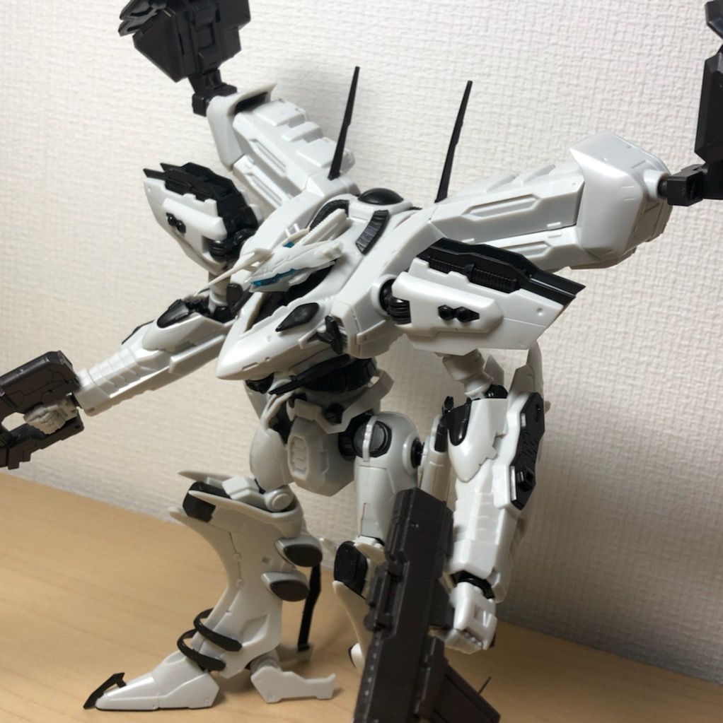 新品 コトブキヤ アーマードコア ホワイトグリント プラモデル ACfA ラインアーク WHITE-GLINT（ホワイト・グリント）｜ARMORED CORE