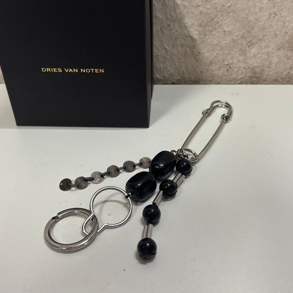 Dries Van Noten ドリスヴァンノッテン Llavero Natural Stone モチーフピン シルバー ブラック 表参道A06