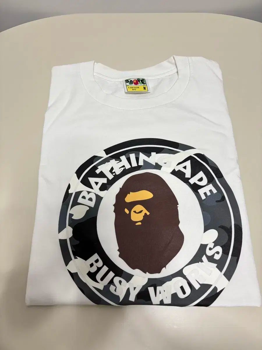 A BATHING APE アベイシングエイプ シティー カモフラ 忙しい 作品 Tシャツ 白 M