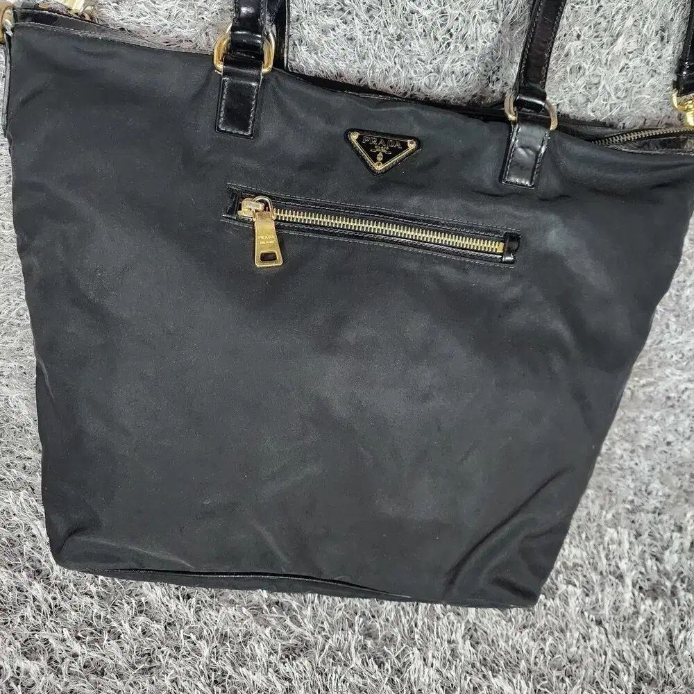 PRADA ブラック ナイロン　ショルダーバッグ PRADA ブラック ナイロン ショルダーバッグ - メルカリ
