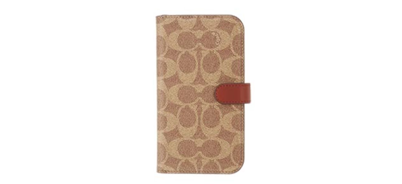 iPhone 15 Pro用 COACH（R）ブックタイプケース／SIGNATURE Brown