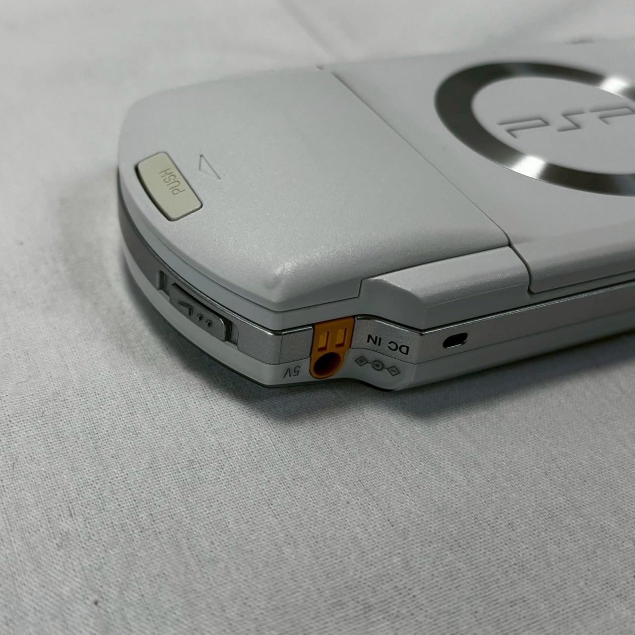 動作品！PSP-2000 本体 充電器 メモリースティック ゲームソフト