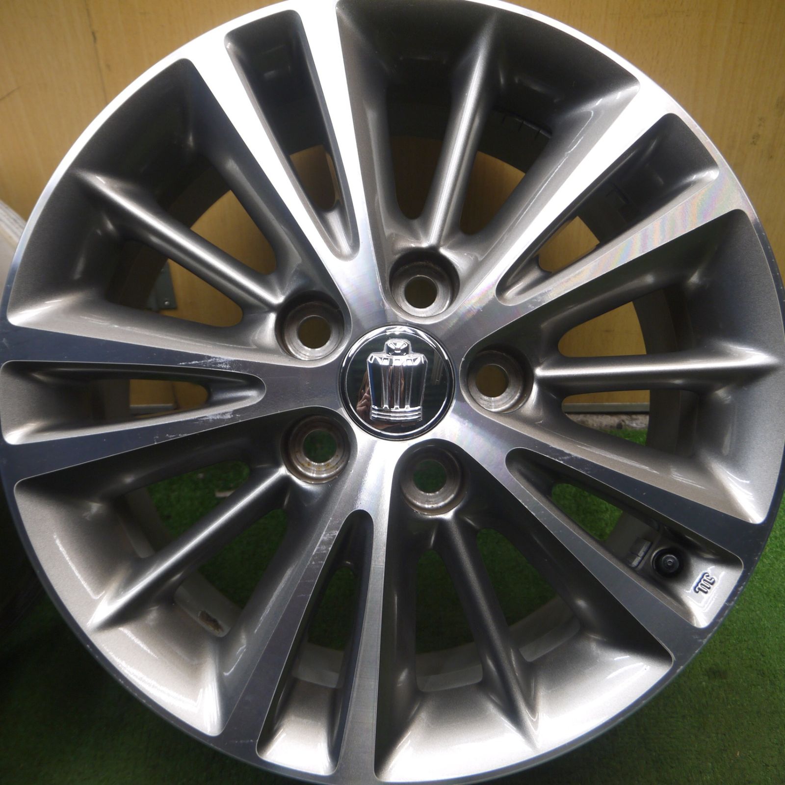 送料無料* 4本価格☆トヨタ 200系 クラウン ロイヤル 純正