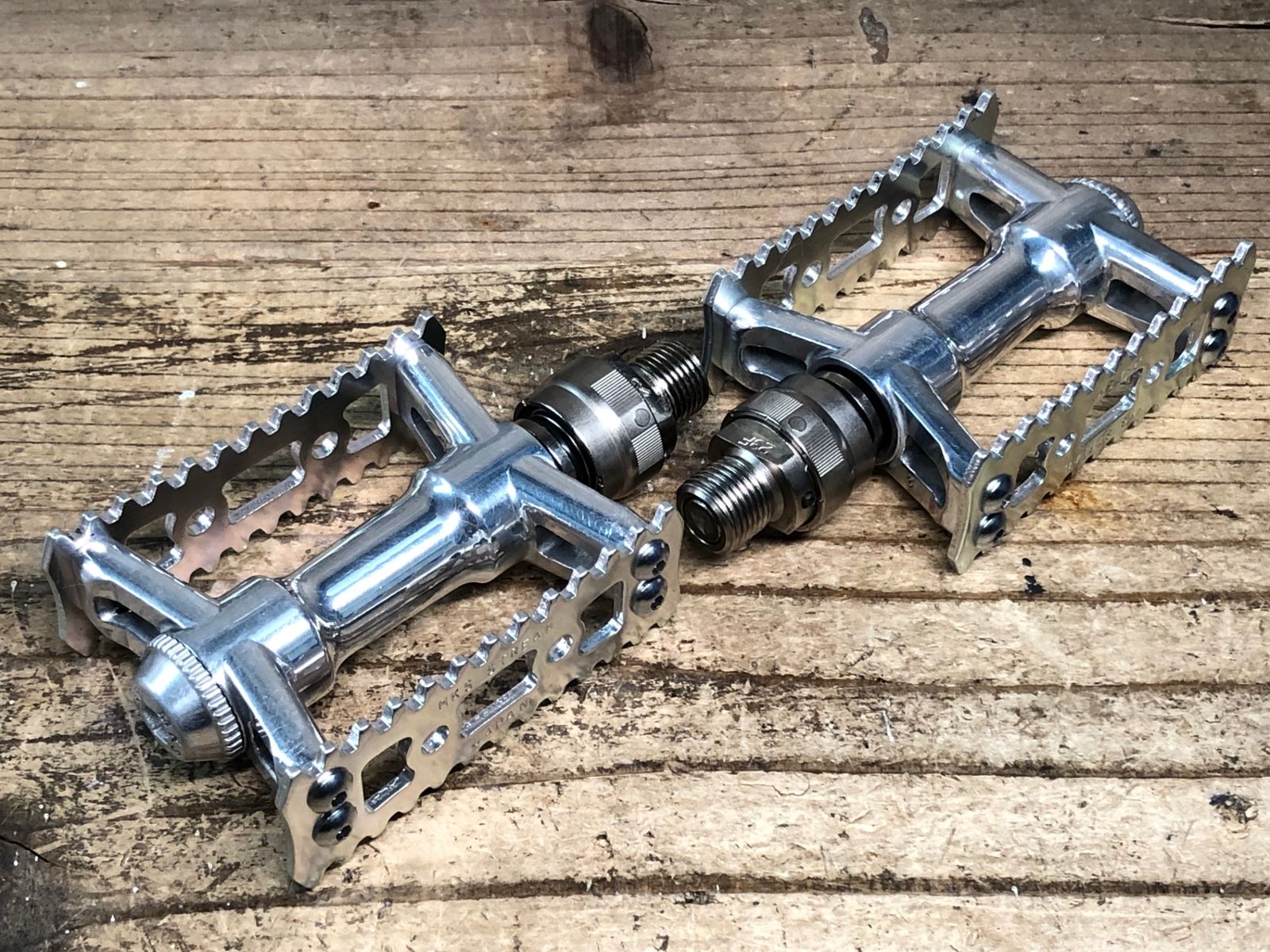 JD758 三ヶ島製作所 MKS SYLVAN Stream Ezy Superior フラットペダル シルバー 着脱式