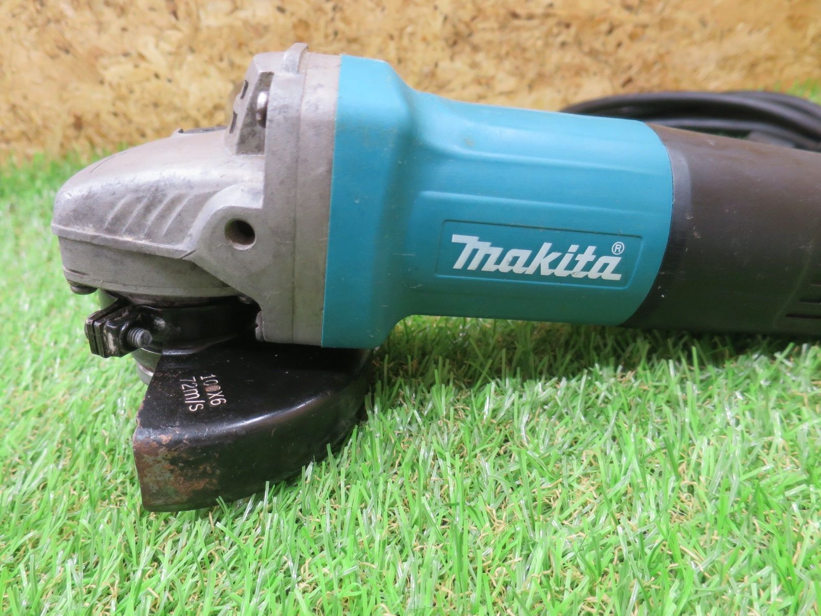 美品！マキタ/makita 100mm充電式ディスクグラインダ GA404DZN 18V 本体のみ