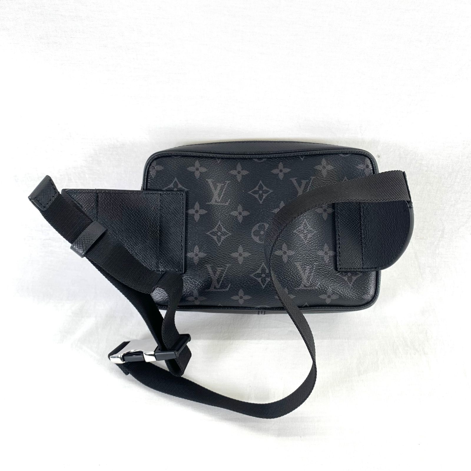 ルイヴィトン　タイガラマ アウトドア メッセンジャー　ショルダーバッグ アウトドア・メッセンジャー LOUIS VUITTON ルイヴィトン タイガ