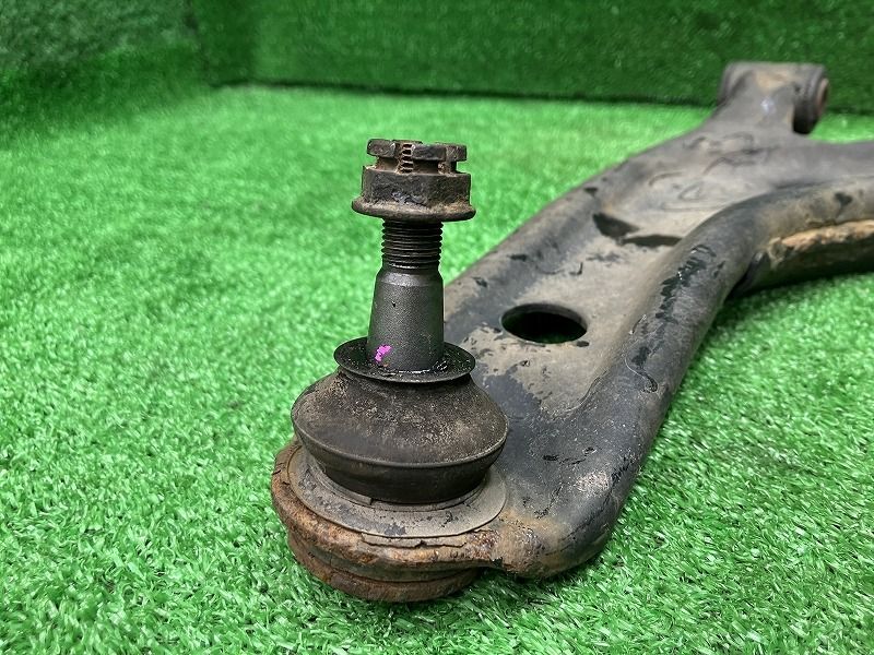 ラクティス NCP125 左フロントロアアーム X 4WD 48069-59135 9AH