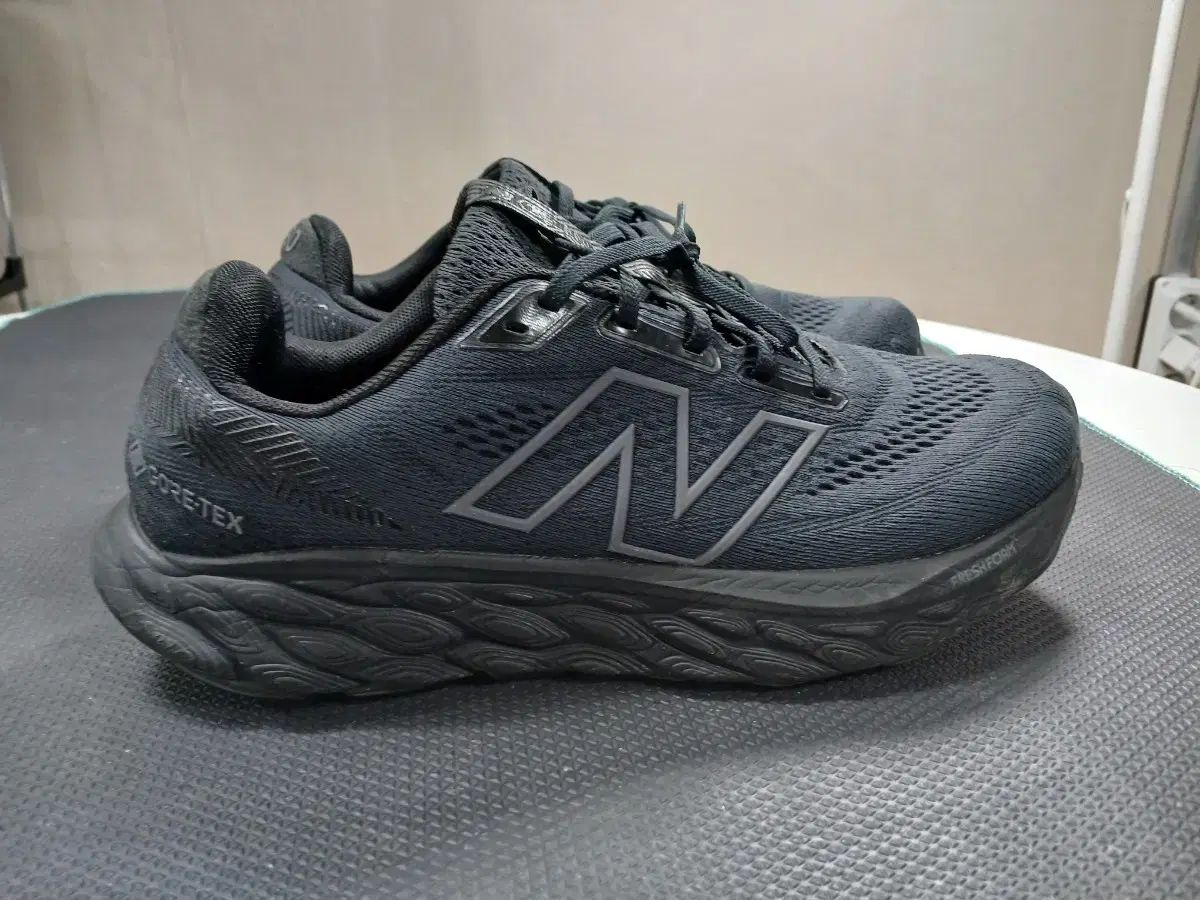 New Balance ニューバランス 超軽量 GORE-TEX ゴアテックス ランニングシューズ 265mm