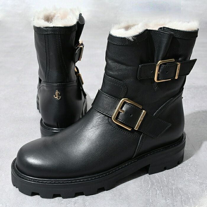 JIMMY CHOO(ジミーチュウ)お洒落 メタルJC ロゴ付きANKLE ブーツ JIMMY CHOO ロゴ ブーツ JIMMY CHOO(ジミーチュウ)お洒落 メタル