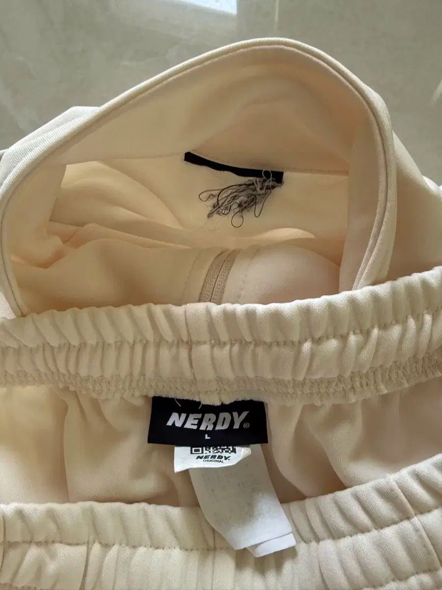 NERDY セットアップ　ジャージ 在庫切れ) NERDY(ノルディ) NY クリーム ジャージ セットアップ