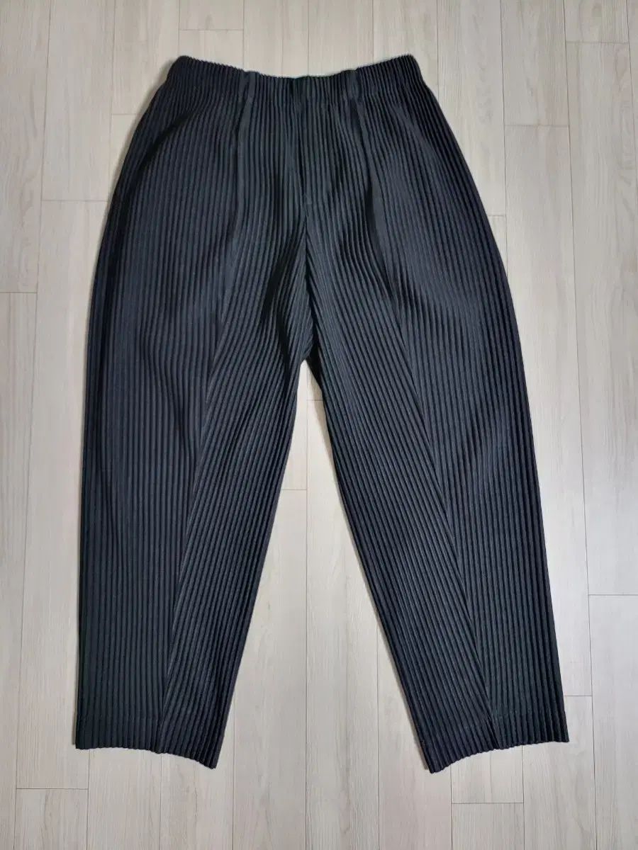 2 HOMME PLISSÉ オムプリッセ basics プリーツ パンツ 黒