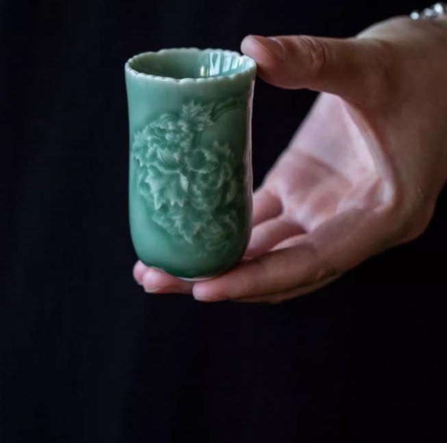 未使用品   中国美術 湯呑み2つ  茶器  青磁茶杯 煎茶道具 青磁蓮弁杯 湯呑 茶器 青磁 中国美術 煎茶道具 雲紋 煎茶器 - メルカリ