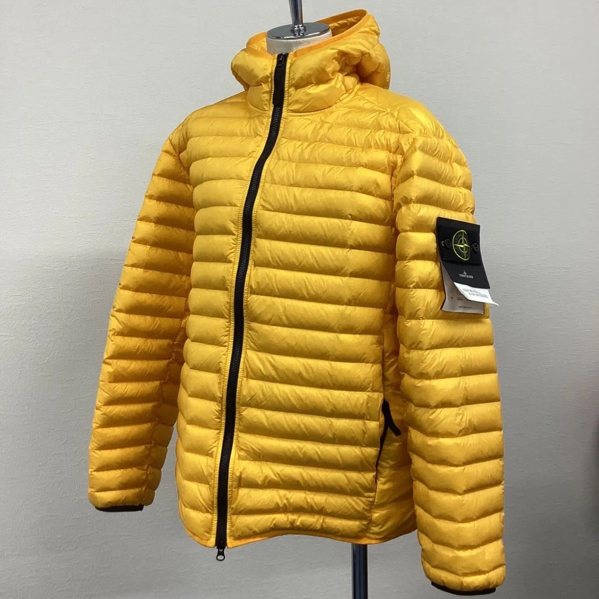 STONE ISLAND ストーンアイランド ダウンジャケット - メルカリ