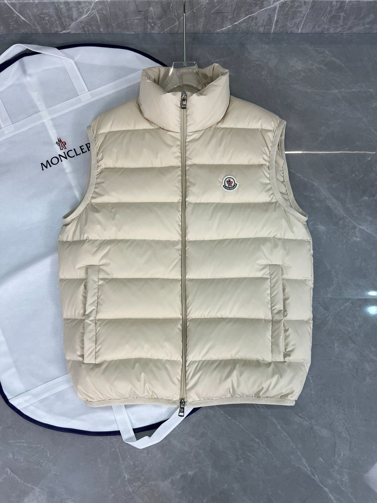 楽天市場】MONCLER モンクレール ダウンベスト GALLINULE