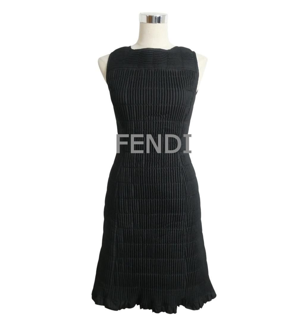 FENDI フェンディ IT38 Aライン 総プリーツ 膝丈 裾フリル クルーネック ノースリーブ ワンピース ドレス 黒 ブラック レディース