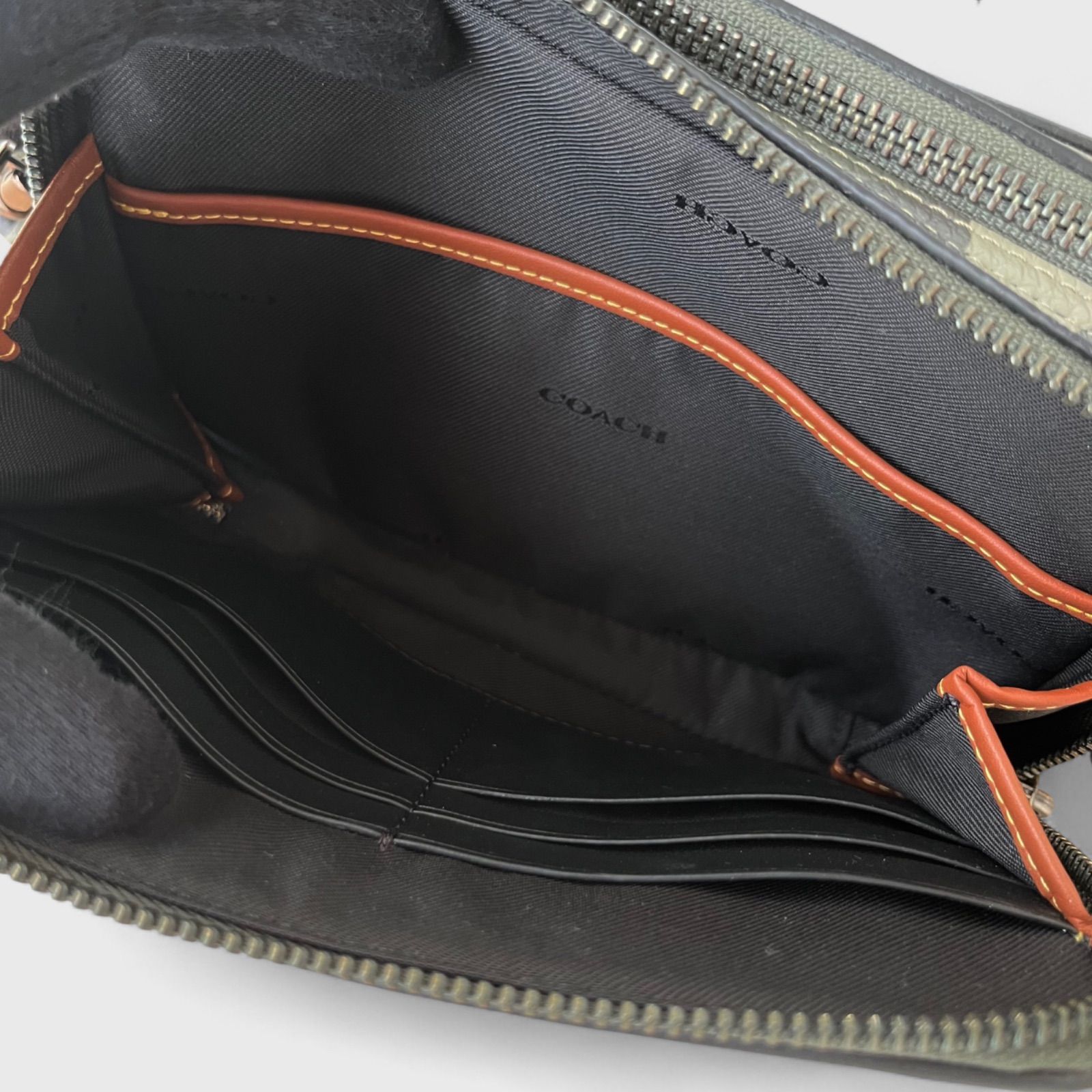 現行モデル 美品 コーチ チャーター クロスボディ カモフラ ショルダーバッグ 現行モデル 美品 コーチ チャーター クロスボディ カモフラ ショルダー