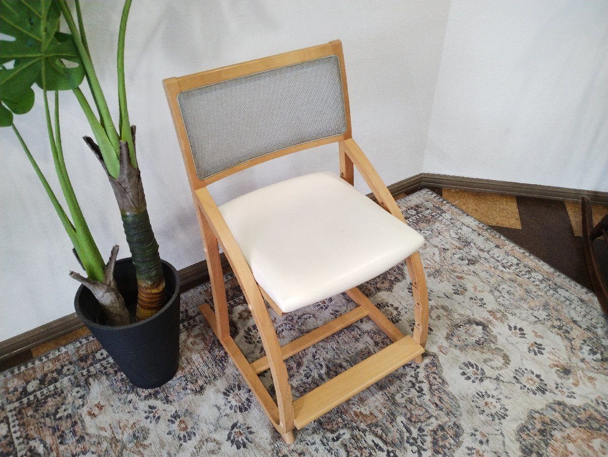 カリモク デスクチェア 学習椅子 クレシェ XT2401IH ピュアアイボリー