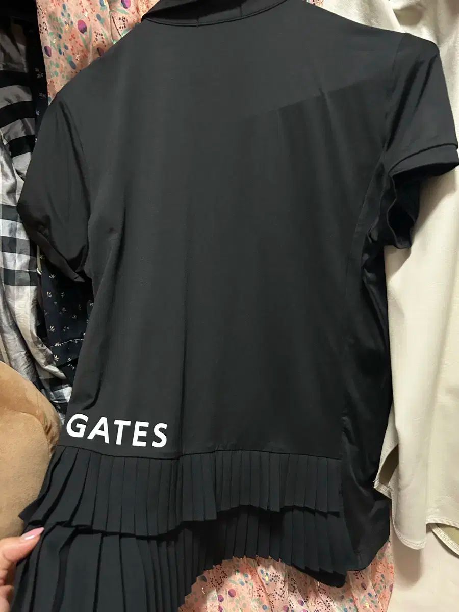 半袖Tシャツ プリーツ