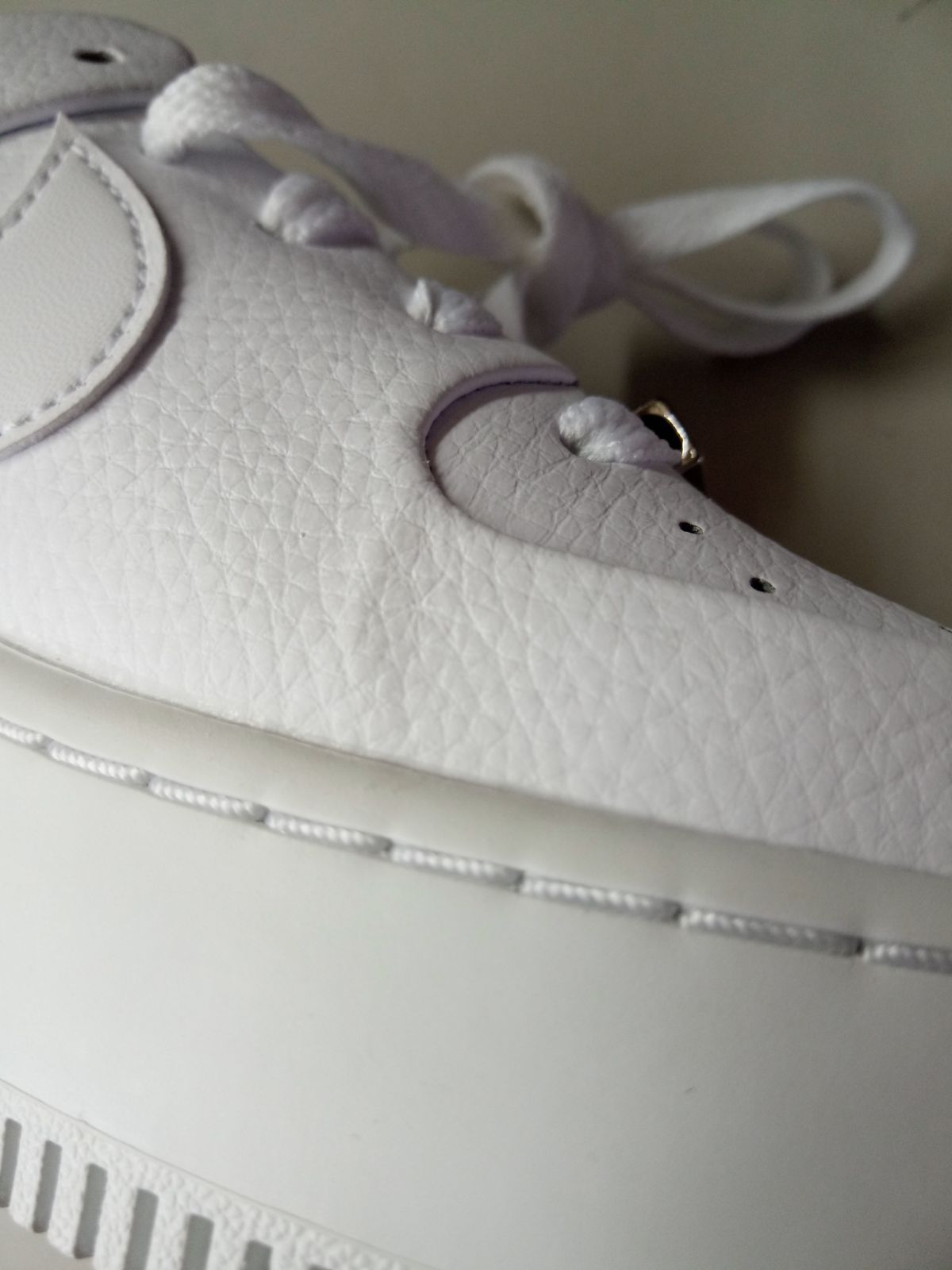 【未使用】NIKE ナイキW AF1 SAGE LOW スニーカー　ホワイト セール】ナイキ エア フォース 1 セージ LOW ウィメンズシューズ