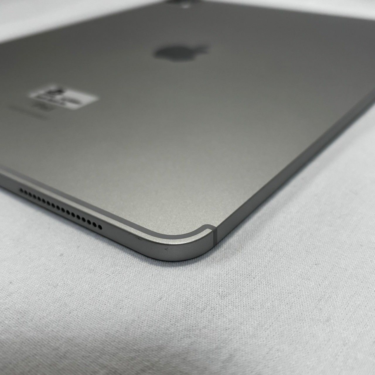 iPad|Pro|12.9インチ|第4世代|128GB|MY3D2J|A|ケース付|SIMロックあり|au|No.716