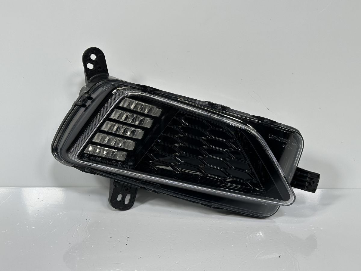 破損キズなし VW フォルクスワーゲン ポロ AW 前期 純正 右フォグランプ Assy 2G0 941 662 D 2G0.941.662.B 89250862 管理25168