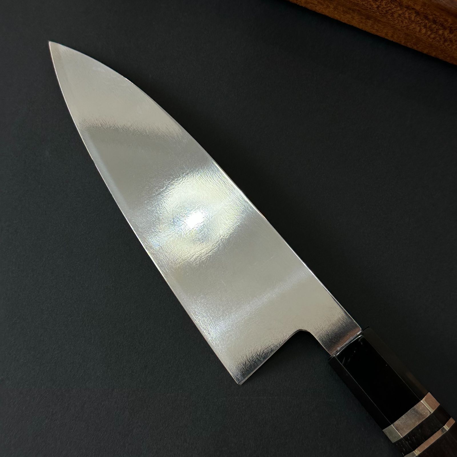 人気商品の中古品・新品・未使用品 VG10号本焼出刃包丁180mm 鏡面仕上げ 黒檀柄八角柄 メルカリ - 調理器具