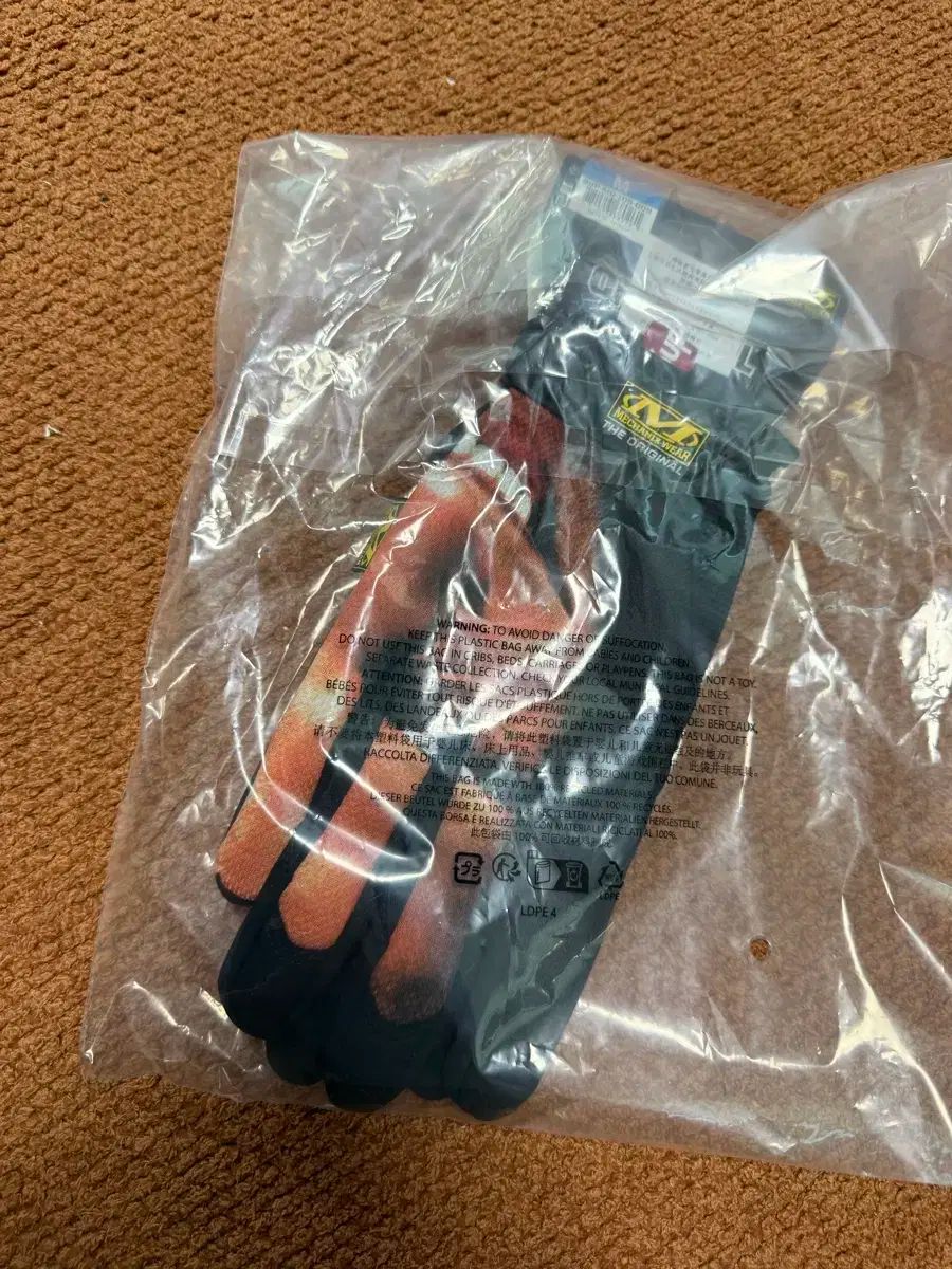 Supreme シュプリーム